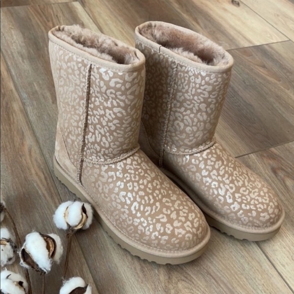 🌿UGG- CLASSIC SNOW LEOPARD BOOTS🌿 - Picture 3 of 15